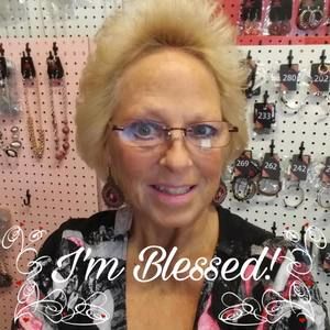 Meet your Posher, Mona